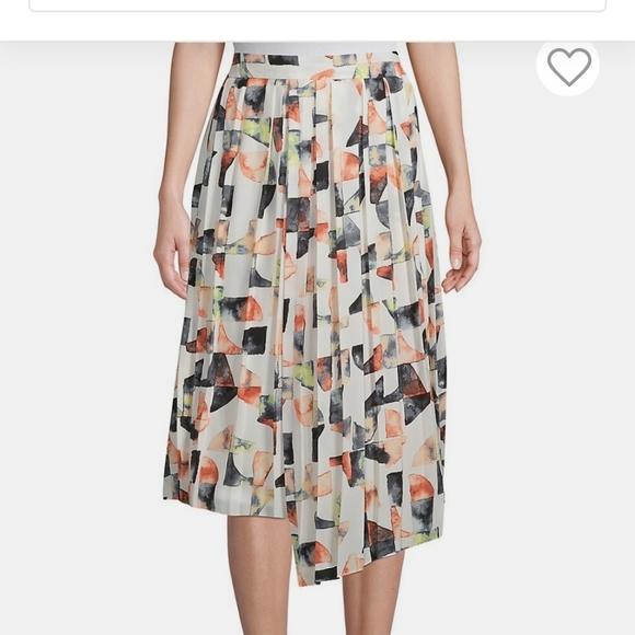 En Thread pleated asymmetrical skirt - Picture 9 of 11